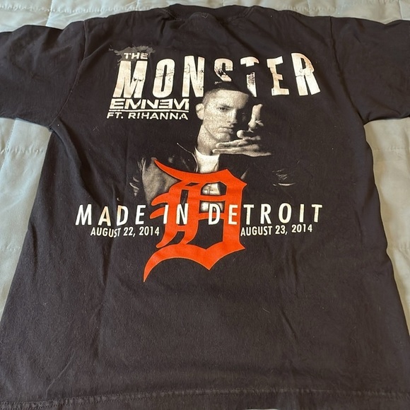 Eminem Tee Rhianna T-Shirt Small Monster Tour Black Rap HipHop Music Dr Dre - Picture 9 of 14